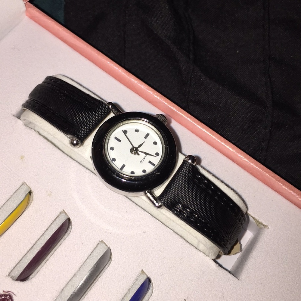 Watch - Picture 2 of 3